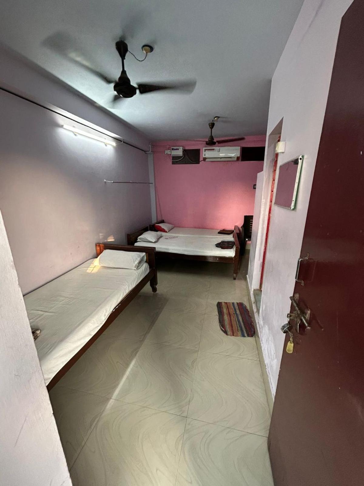 Meera Lodge Chidambaram Extérieur photo