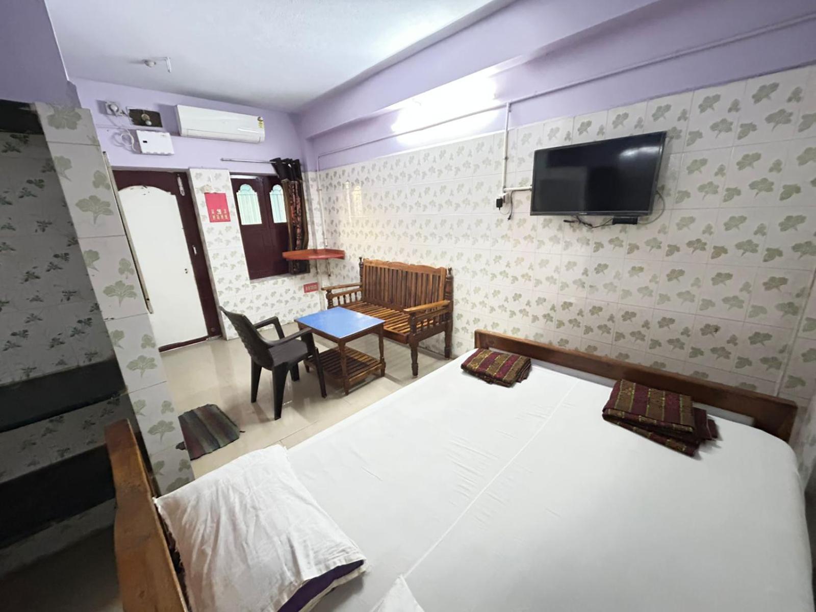 Meera Lodge Chidambaram Extérieur photo